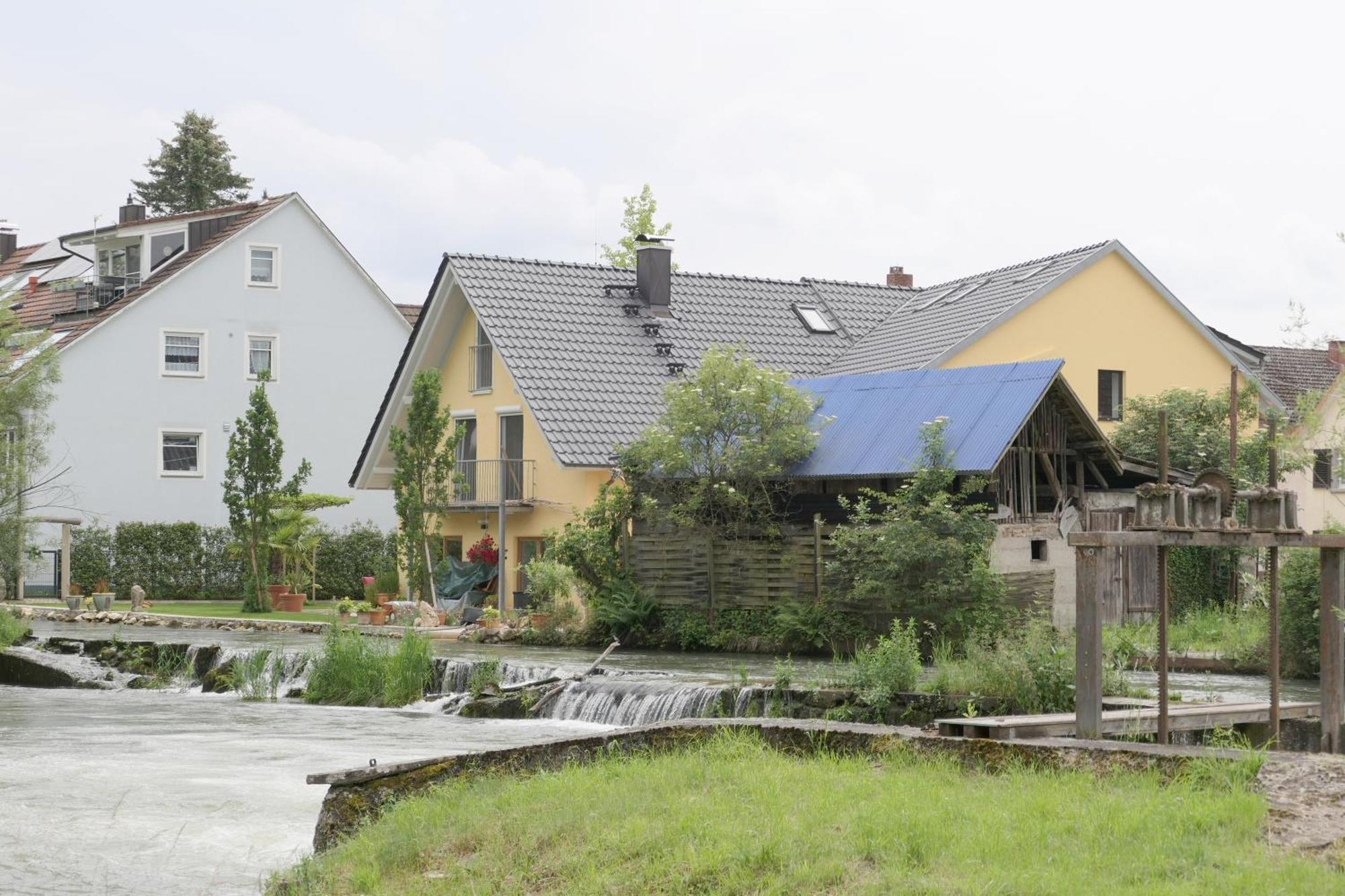 Ferienwohnung, 1-zimmer, 1-3 Personen, 31 Qm, Mit Balkon, In Ruhige Lage, Direkt An Der Aach * Singen