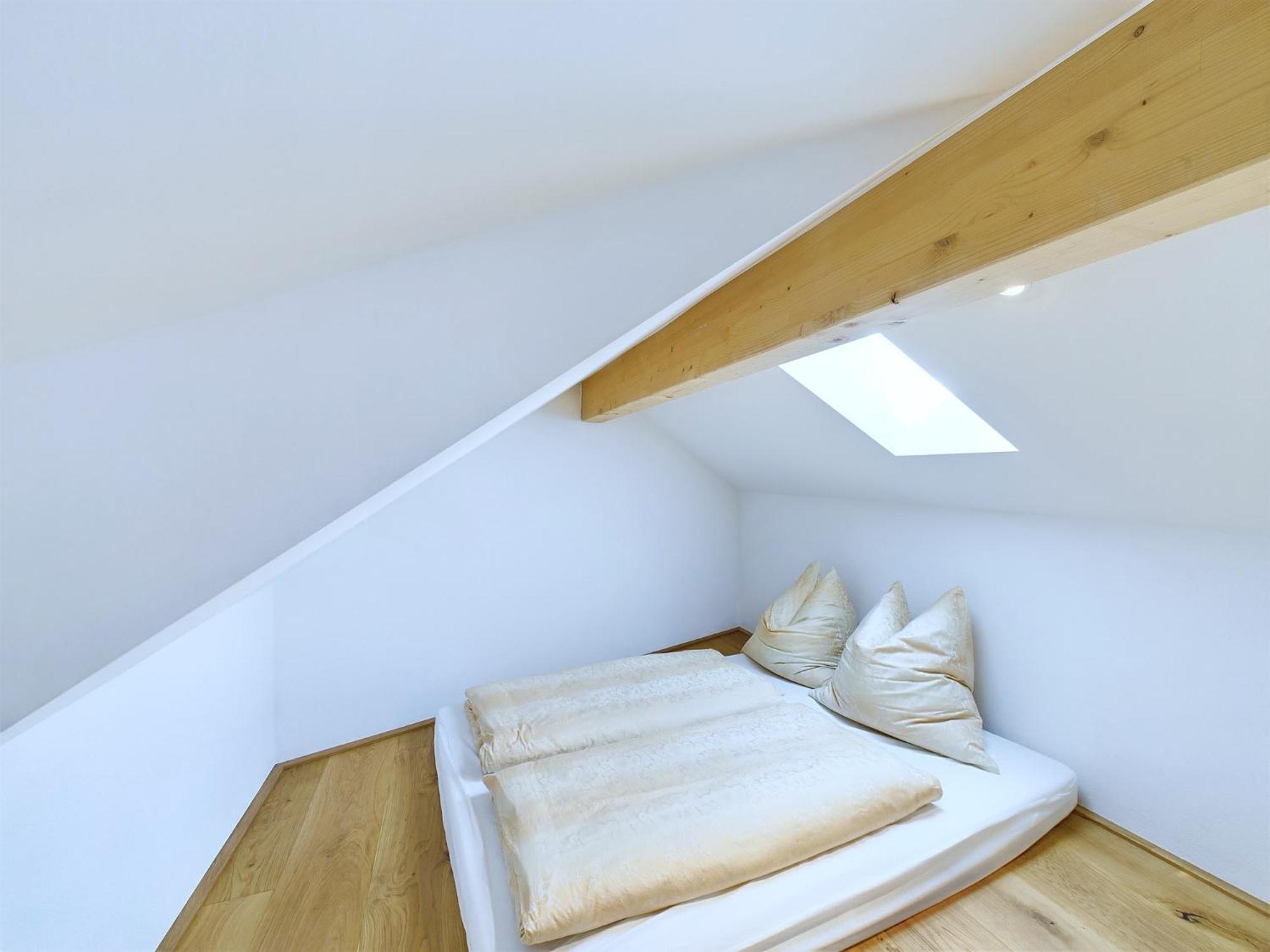 Apartment Ferienwohnung, 1-zimmer, 1-3 Personen, 31 Qm, Mit Balkon, In Ruhige Lage, Direkt An Der Aach Singen