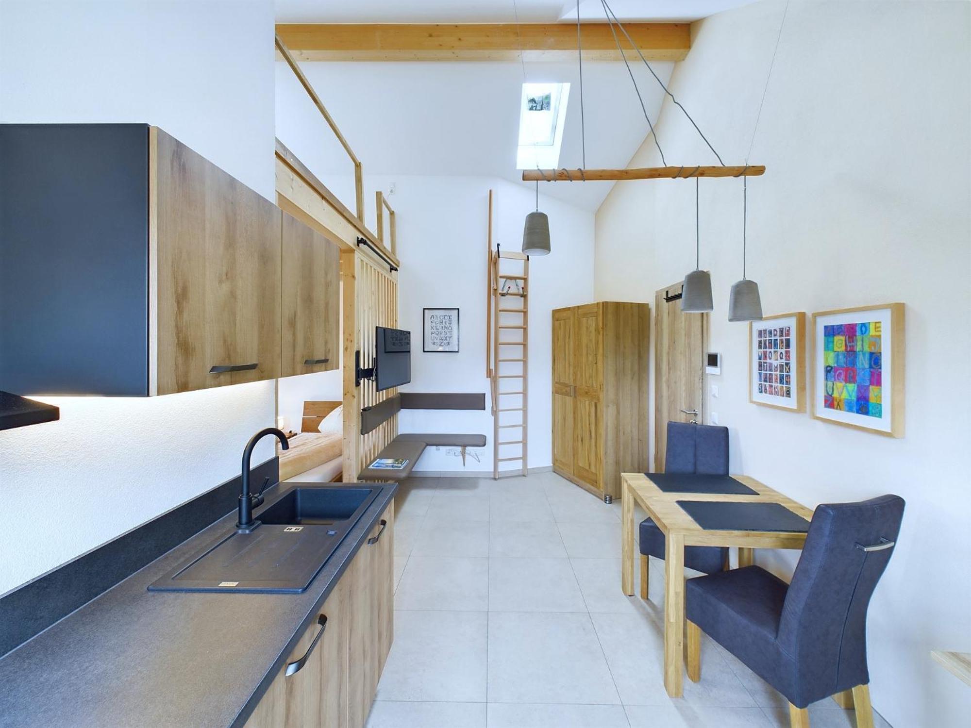 Ferienwohnung, 1-zimmer, 1-3 Personen, 31 Qm, Mit Balkon, In Ruhige Lage, Direkt An Der Aach * Singen
